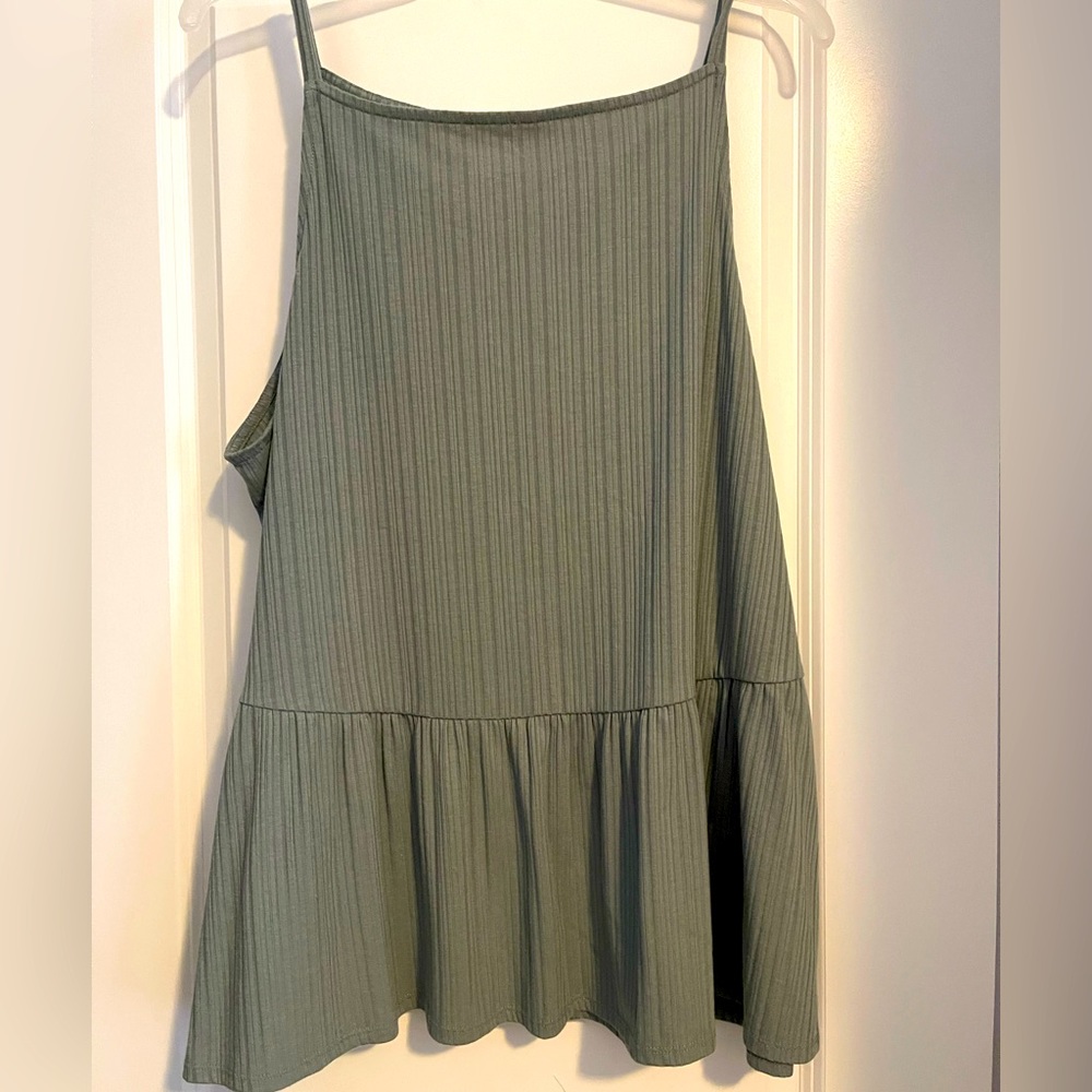 Maurice’s 2X spaghetti strap sage green flare out tank